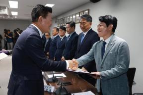 20260610 - 제37대 도지사직 인수위원회 위촉식(충북연구원, 당선인) 의 사진