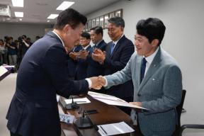 20260610 - 제37대 도지사직 인수위원회 위촉식(충북연구원, 당선인) 의 사진