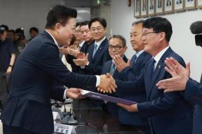 20260610 - 제37대 도지사직 인수위원회 위촉식(충북연구원, 당선인) 의 사진