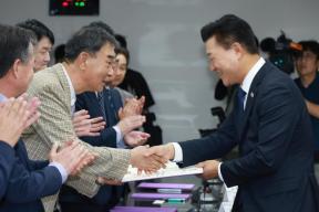 20260610 - 제37대 도지사직 인수위원회 위촉식(충북연구원, 당선인) 의 사진